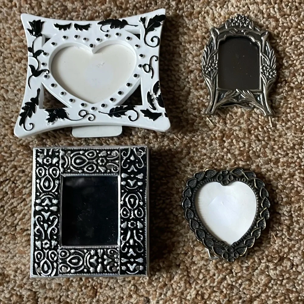 Bundle of 4 small picture frames
